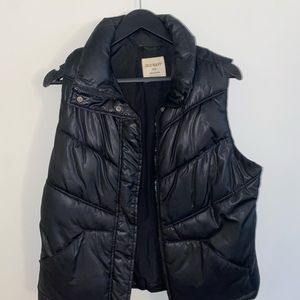 Black puffer vest